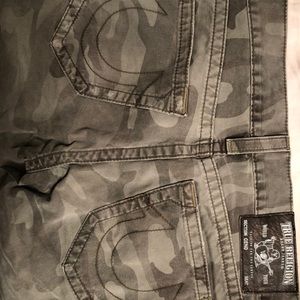 Men’s size 32 Camo True Religions